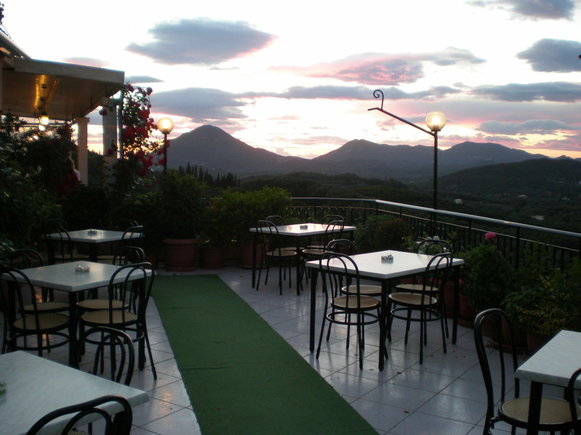 75 Steps Hotel apartamentowy Mesongí